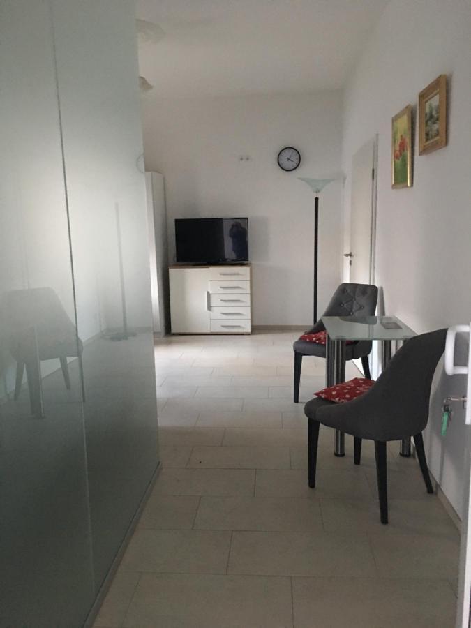 Ferienwohnung Kleine Auszeit 바트노이에나르아르바일러 외부 사진